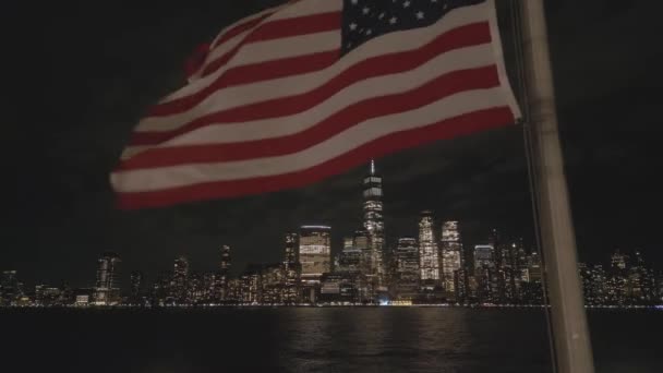 Manhattan Mit Amerikanischer Flagge Usa Flagge Der Nacht New York — Stockvideo
