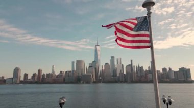 NYC 'de Amerikan bayrağı. Amerikan Anıtı, Gaziler, 4 Temmuz, Bağımsızlık, İşçi Partisi, Vatanseverler, Başkan Günü. New York Şehri, Manhattan manzarası