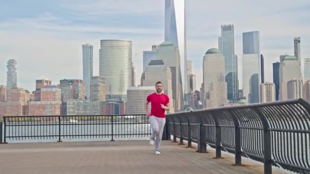 Facet Ucieka Nyc Street Pasuje Męskiego Treningu Fitness Biegać Tle — Wideo stockowe