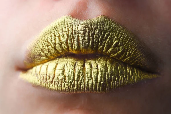 Frau Pralle Lippen Mit Gold Goldener Glitzerlippenstift Shine Stil Für — Stockfoto