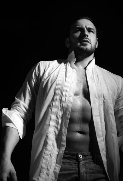 Muskulös Skjortlös Manlig Modell Mode Porträtt Ung Het Naken Kille — Stockfoto