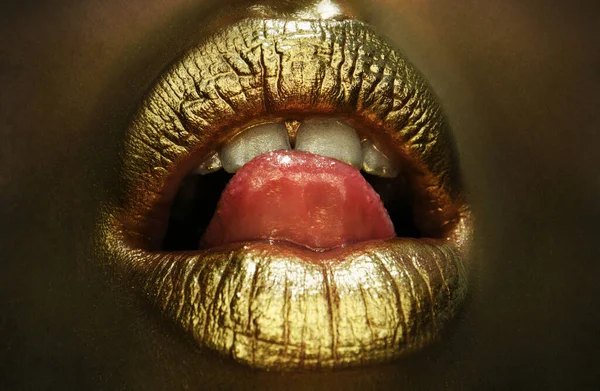 Seksi Dilli Şehvetli Yalama Altın Parıltı Efektli Dudak Simgesi Şehvetli — Stok fotoğraf
