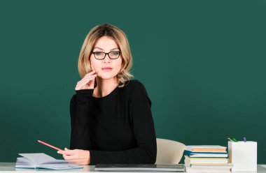 Üniversitede ya da üniversitede öğretmen. Ders semineri yetenekleri. Eğitim ve öğretim kavramı