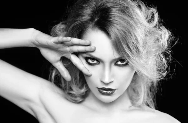 Femme Sexy Avec Maquillage Mode Visage Salon Beauté Cosmétiques Smokey — Photo