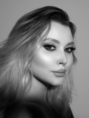 Genç bir kadının şehvetli portresi. Güzel bir model kız. Zarif Leydi.