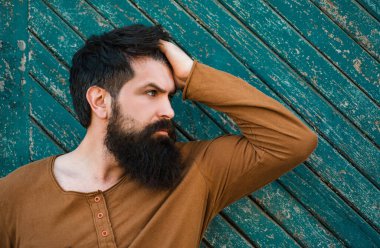 Sakallı, sakallı, eşcinsel. Berber dükkanı konsepti. Bıyıklı adamlar