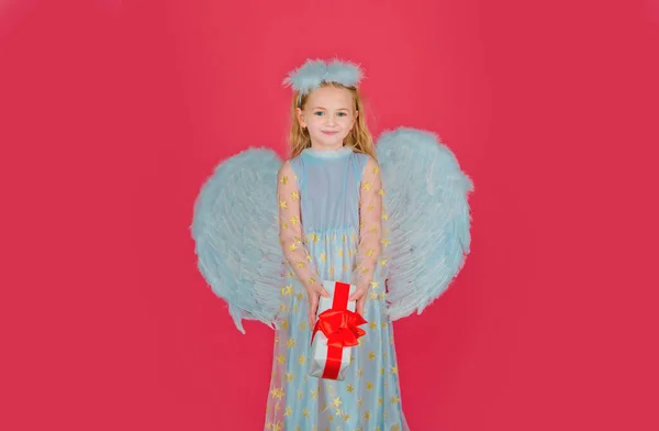 Malé Děti Anděl Dárkem Malý Anděl Bílými Křídly Drží Dar — Stock fotografie