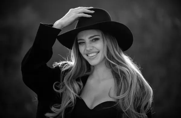 Close Face Young Stylish Woman Wide Broad Brim Hat Beautiful — Stock Photo, Image