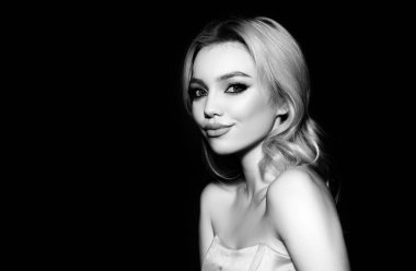 Seksi güzel kız, şehvetli genç kadın. Moda ve güzel kadın yüzü