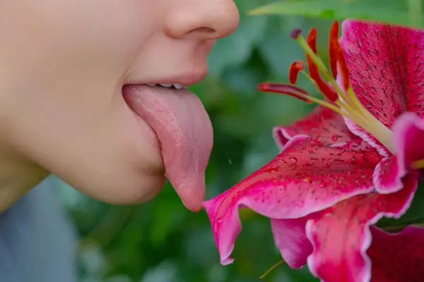Σέξι Χείλη Και Γλώσσα Αισθησιακό Στόμα Και Γλώσσα Γυναίκες Σέξι — Φωτογραφία Αρχείου
