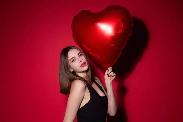 Valentinstag Liebe Herzen Porträt Der Schönen Valentinsmädchen Halten Rote Herzen — Stockfoto