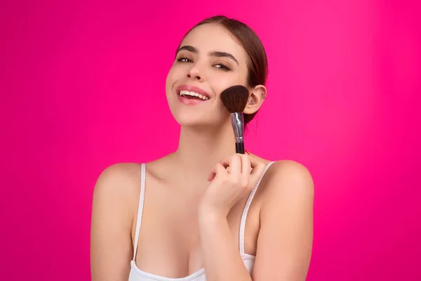 Young Woman Applying Foundation Powder Blush Makeup Brush Facial Treatment — Stockfoto