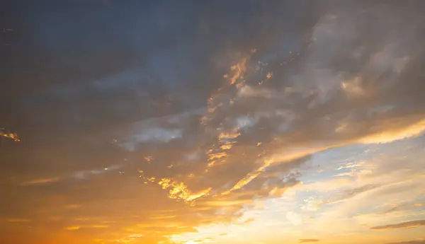 Hintergrund Sonnenaufgang Dramatisch Majestätische Landschaft Sonnenuntergang Himmel Mit Wolken Hellen — Stockfoto