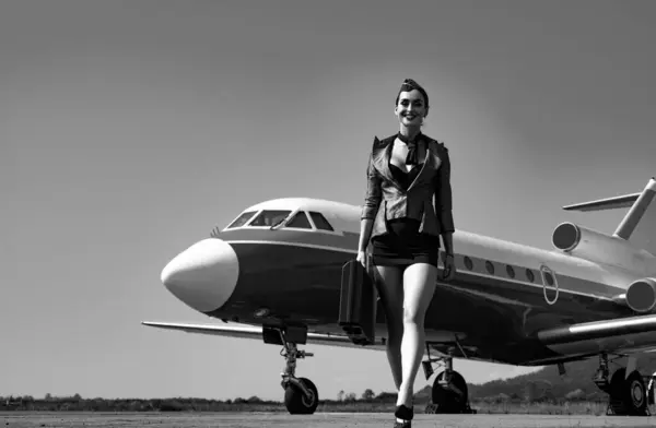 Full Length Airhostess Private Jet Airplane Airport Airline Airplane Woman — Stock Photo, Image
