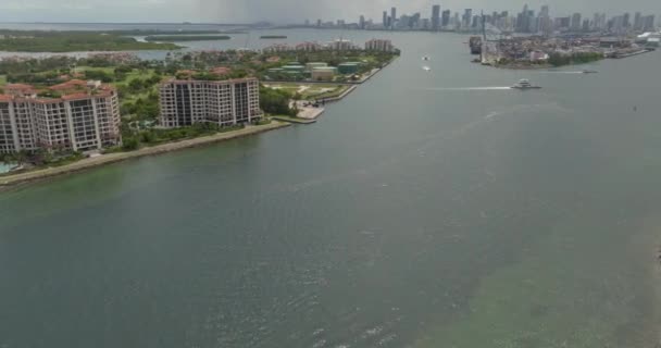 サウスビーチ マイアミ デイド フロリダ 空からの眺め パラダイス サウスポイント パークとシー オーシャン ドライブ — ストック動画