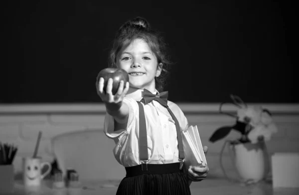Retrato Bonito Adorável Menina Uniforme Escolar Sala Aula Processo Educativo — Fotografia de Stock