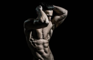 Seksi sporcu kaslı adam soyulmuş. Çıplak gövde adamı, erkek karın kası ve vücut. Çıplak Adam. Çıplak erkek gövdesi. Seksi vücut.