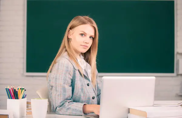 Female College Student Working Laptop Classroom Preparing Exam Webinar Learning — Stock Photo, Image