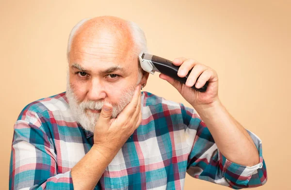 Portrait Old Man Being Trimmed Hair Clipper Barbershop Haircut Electric — Stock Photo, Image