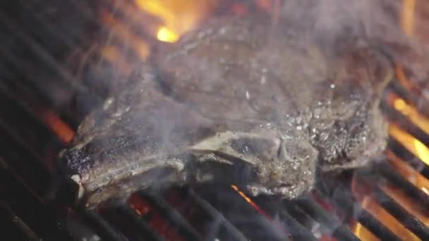 Roast Beef Rindersteak Auf Grill Mit Flammen Rib Eye Steaks — Stockvideo
