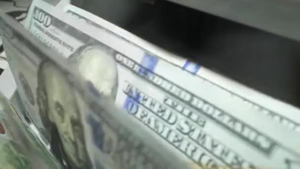 Készpénz Bankjegyszámlálóban Banki Pénzügyi Koncepció Elektronikus Pénztárgép 100 Dolláros Bankjegyekkel — Stock videók