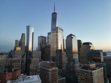 New York 'un gökdelenleri. Amerika 'ya git. New York, ABD. New York 'ta Manhattan manzarası. New York City USA Manhattan şehir merkezi finans bölgesi silüeti. Dron 'dan NYC' ye. NYC hava görüntüsü