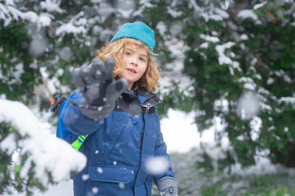 Kid Snowball Fight Kid Playing Snow Ball Winter Family Vacation — Stock Photo, Image
