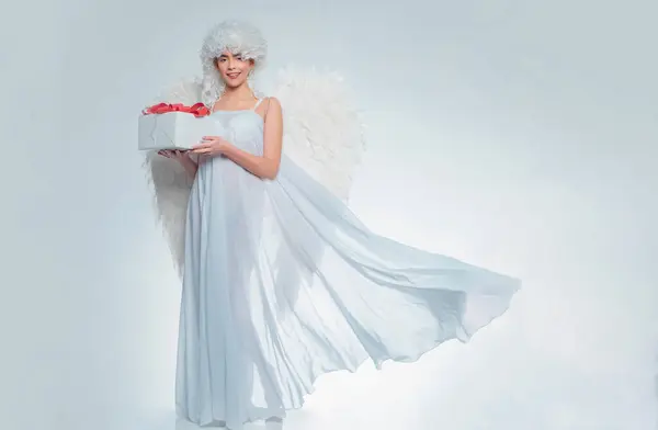 Mädchen Mit Engelsflügeln Und Weißem Kleid Engelmädchen Amor Frau — Stockfoto