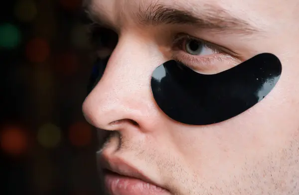 Cara Hombre Con Escamas Bajo Los Ojos Copos Masculinos Parches — Foto de Stock