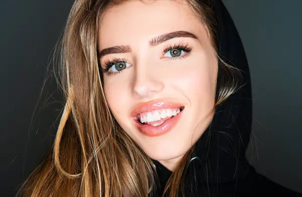 Cara Mujer Feliz Retrato Moda Belleza Jovencita Sonriente —  Fotos de Stock