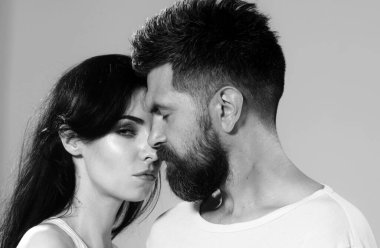 Eşleşin. Şefkatli tutku. Birbirinize güzel bir çiftle yakın çekim yapın. Gerçek aşk. Akrabaları olan bir erkek.