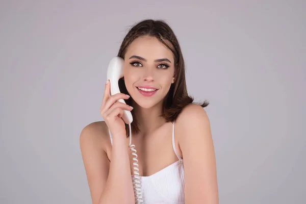 Retrato Del Estudio Mujer Hablando Por Teléfono Retro Teléfono Fijo —  Fotos de Stock