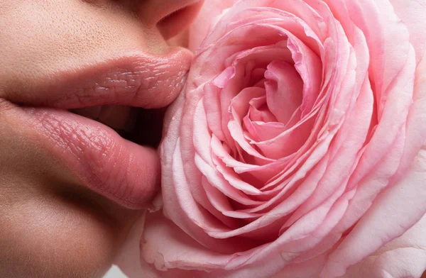 Een Meisje Met Een Open Mond Natuurlijke Schoonheidslippen Vrouwelijke Lippen — Stockfoto