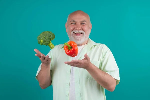 Healthy Senior Man Throw Broccoli Pepper Old Mature Man Vegetables — Stock Photo, Image