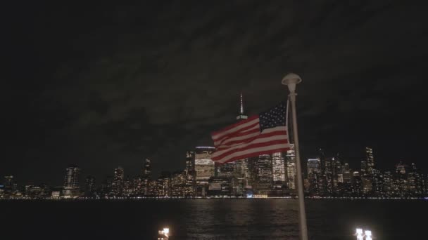 Νύχτα Μανχάταν Αμερικανική Σημαία Σημαία Των Ηπα Βράδυ Της Νέας — Αρχείο Βίντεο