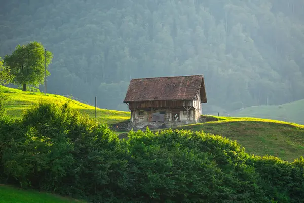 Retiro Alpino Mountain Living Acogedora Casa Vieja Encanto Rústico Escapada —  Fotos de Stock