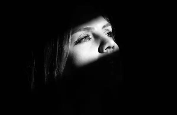 Portrait Elegant Woman Light Black Background Beautiful Female Face Darkness — Stock Photo, Image