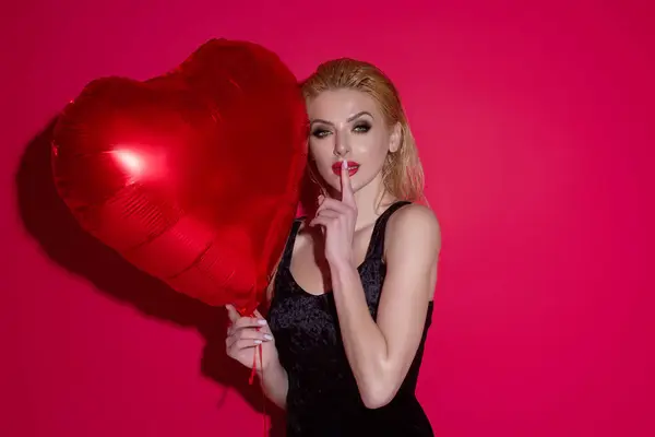 День Святого Валентина Любовное Сердце Портрет Прекрасной Валентинки Красным Сердцем — стоковое фото