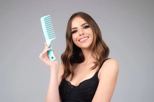 Beautiful Woman Brush Combing Hair Beauty Girl Straight Hair Isolated — Stock Photo, Image
