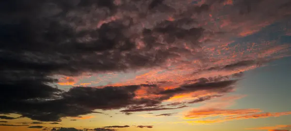 Sonnenuntergang Wolken Hintergrund Dramatische Wolken Sonnenuntergang Hintergrund Himmel Mit Wolken — Stockfoto