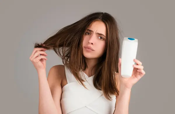Young Woman Bootle Shampoo Very Upset Because Hair Loss Haircut — Stock Photo, Image