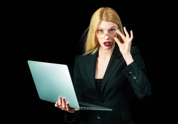 Sensuele Secretaresse Zakenvrouw Met Laptop Zwart Geïsoleerd Prachtige Blonde Secretaresse — Stockfoto