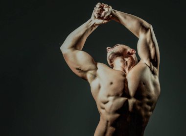 Mükemmel vücutlu bir erkek model. Baştan çıkarıcı eşcinsel. Seksi bir vücut. Güçlü, vahşi adam. Seksi çıplak erkek gövdesi. Çıplak kaslı vücut adamı. Kaslı eşcinsel. Seksi çıplak adam, baştan çıkarıcı adam. Kaslı üstsüz adam.