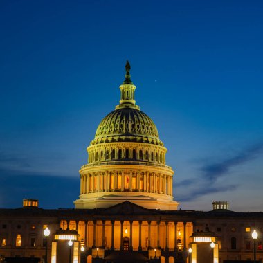 Meclis binası. Birleşik Devletler Kongre Binası, Capitol Hill, Washington DC. Washington D.C. Capitol 'ün gece fotoğrafı.
