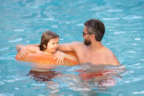Vater Und Sohn Haben Spaß Schwimmbad Vatertag Vater Und Sohn — Stockfoto