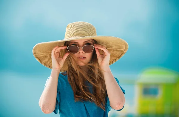 Close Portrait Young Woman Sea Girl Sunglasses Straw Hat Standing — Stock Photo, Image