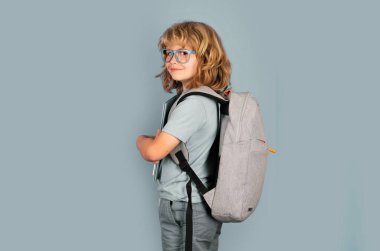 Okula dönelim. Tecrit edilmiş bir geçmişi olan okul çocuğu.