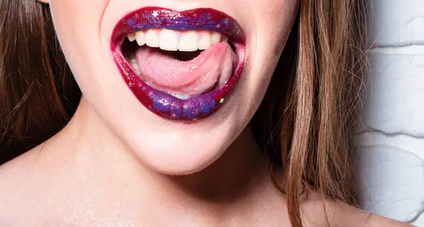 Sexy Volle Lippen Lippenglanz Und Frauenmund Sinnliche Lippen — Stockfoto