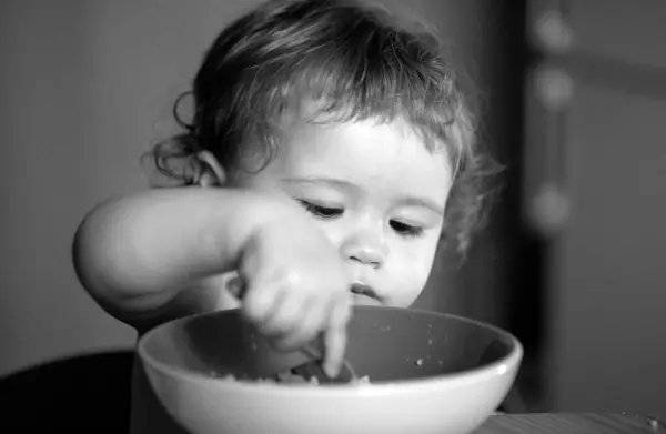 Family Food Child Eating Parenthood Concept Happy Baby Eating Himself — Stock Photo, Image