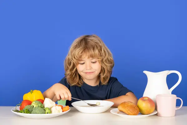 Grabben Äter Soppa Barn Äter Frukost Söta Barn Äter Lunchsoppa — Stockfoto